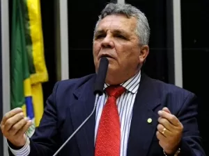 Bolsonarista defende Glauber Braga por chutar militante do MBL: 'Quebrava na porrada'