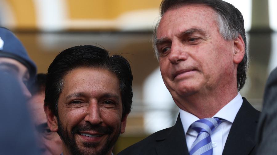 O prefeito de São Paulo, Ricardo Nunes (MDB), e o ex-presidente Jair Bolsonaro (PL) em evento da Rota em outubro de 2023
