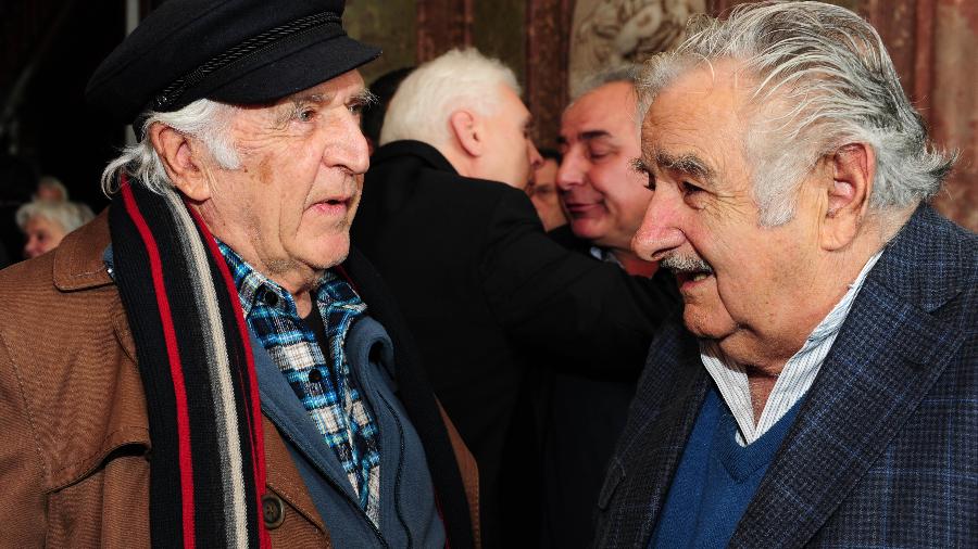 5.ago.2016 - Pepe Mujica e Mauricio Rosencof no velório de Eleuterio Fernández Huidobro 5.ago.2016 - Pepe Mujica e Mauricio Rosencof no velório de Eleuterio Fernández Huidobro
