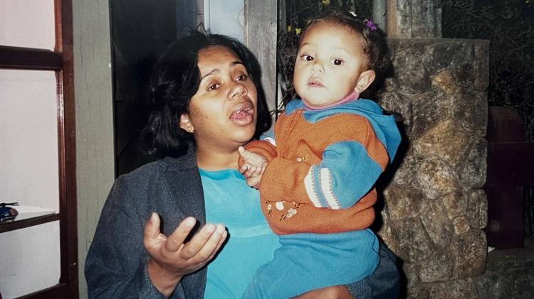 Ana Luiza tinha seis anos quando a mãe faleceu Ana Luiza tinha seis anos quando a mãe faleceu