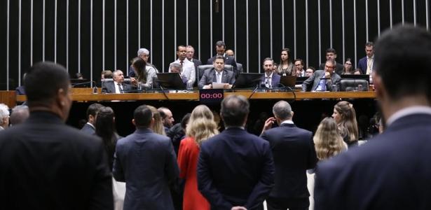 Orçamento, arrecadação e Pesquisa Firmus movimentam mercado nesta segunda