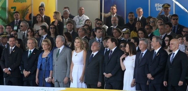 Temer assiste a desfile cívico ao lado de políticos e autoridades - Wilson Dias/Agência Brasil