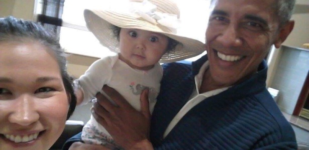 Obama posa com a pequena Giselle em aeroporto - Reprodução/Twitter
