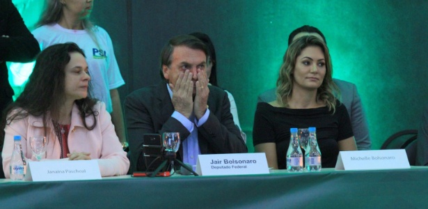 Resultado de imagem para Bolsonaro chora