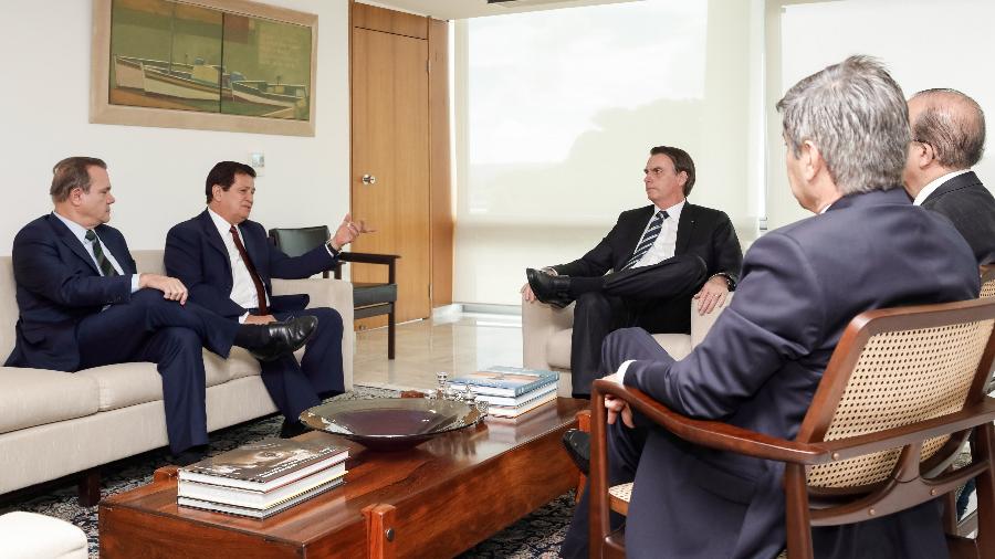 Senador Jorginho Mello, líder do PR no Senado, e deputado Wellington Roberto, líder na Câmara, encontram-se com Bolsonaro - Carolina Antunes/PR