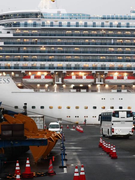 16.fev.2020 - Navio de cruzeiro Diamond Princess, atracado na Baía de Yokohama, no Japão - Behrouz Mehri/AFP