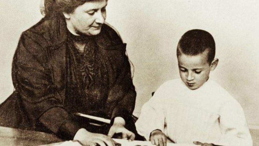 Depois de visitar um hospício em Roma, Montessori ficou horrorizada com a forma como as crianças eram tratadas - Getty Images