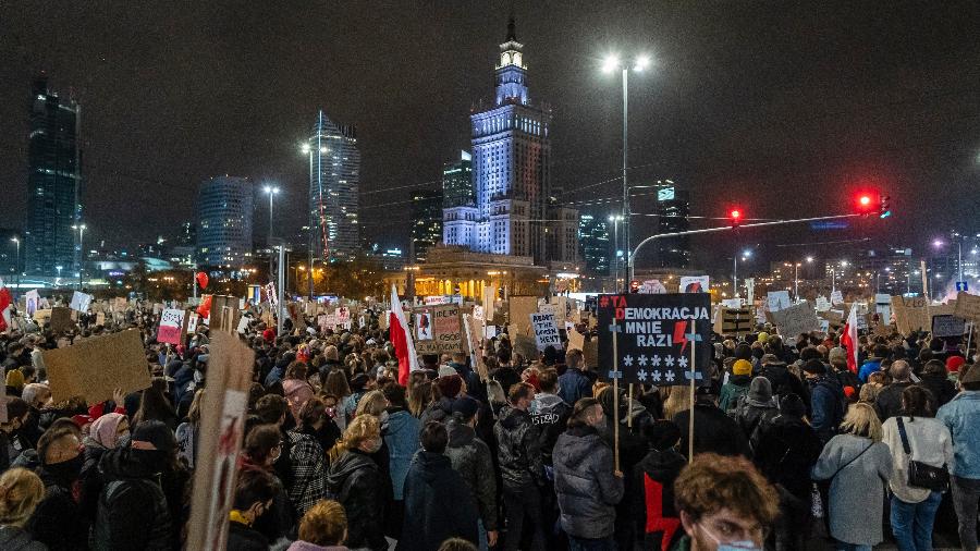Decisão da Justiça contra o aborto gera revolta e protestos na Polônia - Wojtek Radwanski/AFP