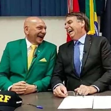 Bolsonaro posta foto dando risada ao lado de Luciano Hang - Reprodução