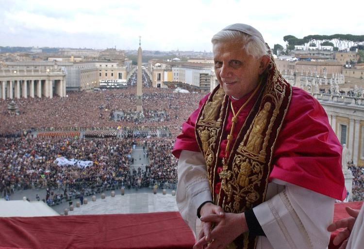 Bento 16 na Praça de São Pedro, no Vaticano, em foto de arquivo Bento 16 na Praça de São Pedro, no Vaticano, em foto de arquivo