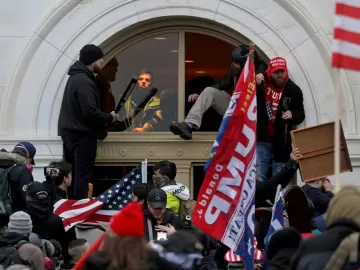 Campanha de Trump sugere questionar resultados e temor de violência aumenta