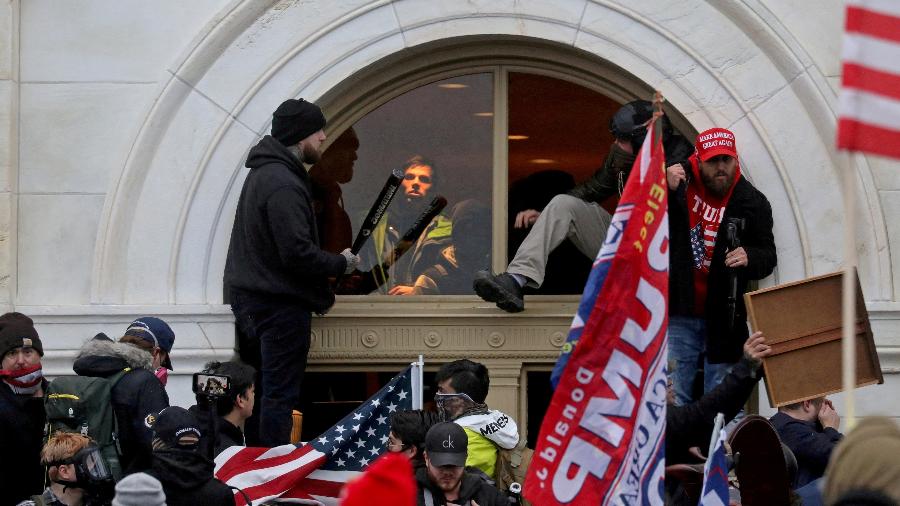 Apoiadores de Trump atacam o Capitólio em Washington - 6.jan.2021 - Leah Millis/Reuters