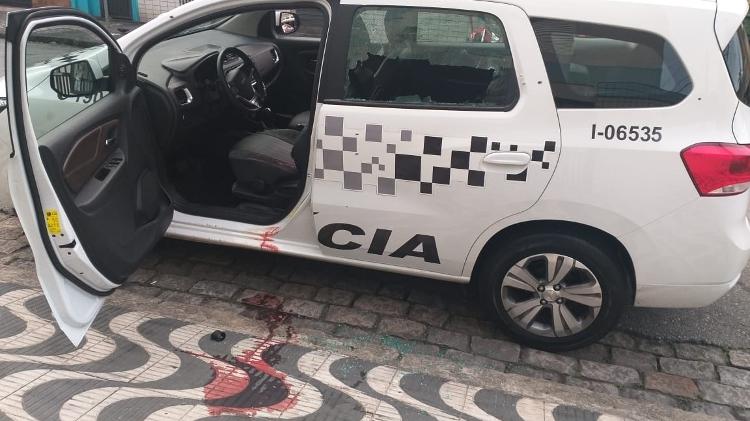 Sangue de uma PM baleada em Santos ficou no chão e dentro da viatura
