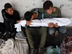 Sob cerco de Israel, norte de Gaza espera pela morte, diz chefe de hospital