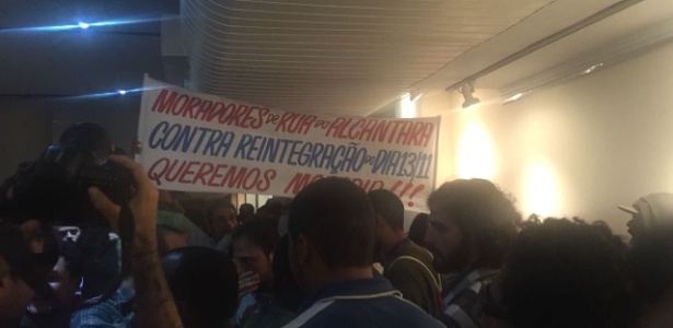 Grupo de sem teto entra em confronto com militantes do PT em evento da campanha de Haddad, em São Paulo - Pablo Raphael/UOL