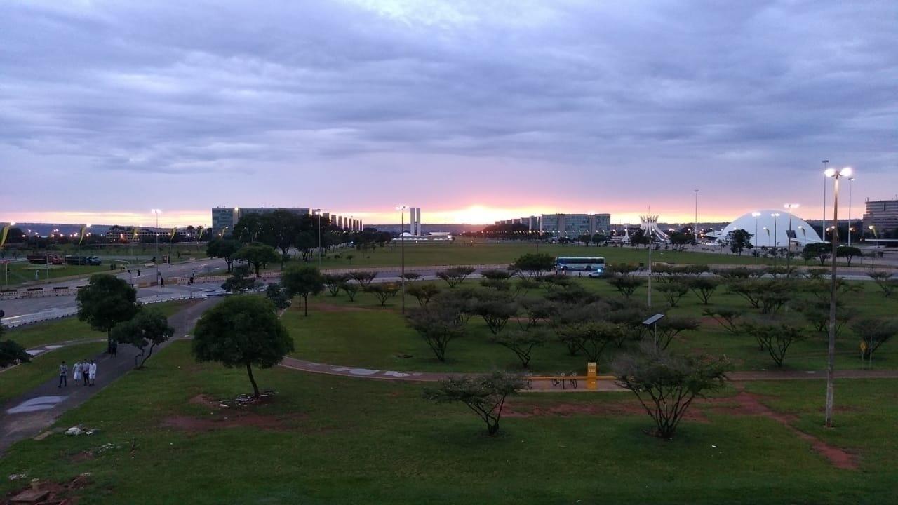 Amanhecer na Esplanada dos Ministérios, vista da Rodoviária de Brasília, nesta terça (1º), dia da posse de Jair Bolsonaro (PSL) - Dida Sampaio/Estadão Conteúdo