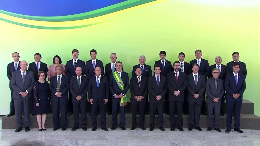Ministério de Jair Bolsonaro posa para a foto oficial - Reprodução