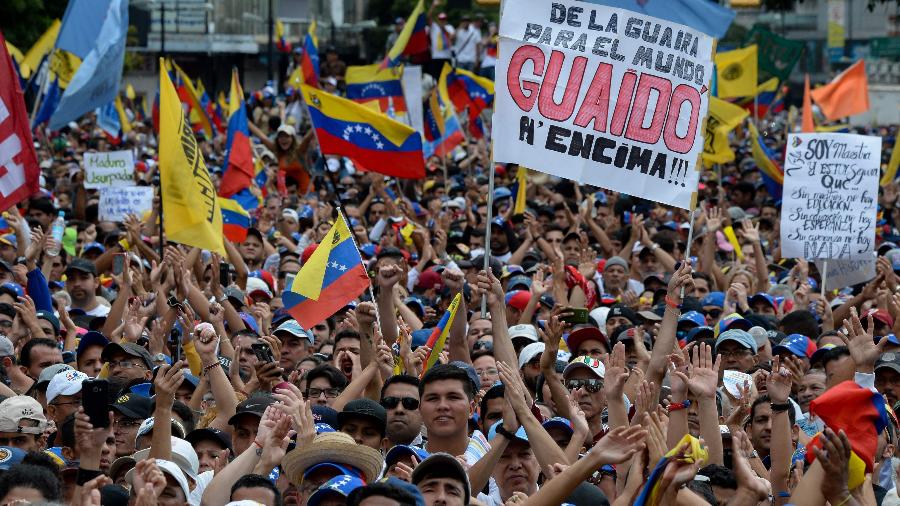 23.jan.2019 -Os partidários da oposição venezuelana saem às ruas para protestar contra o governo do presidente Nicolas Maduro - Federico PARRA / AFP