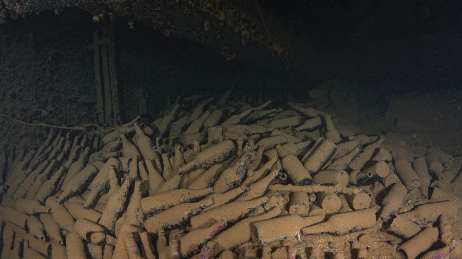 Garrafas de bebida preservadas por décadas e até séculos no fundo do mar são uma fonte rica de cepas de leveduras antigas - Brandi Mueller/Getty Images