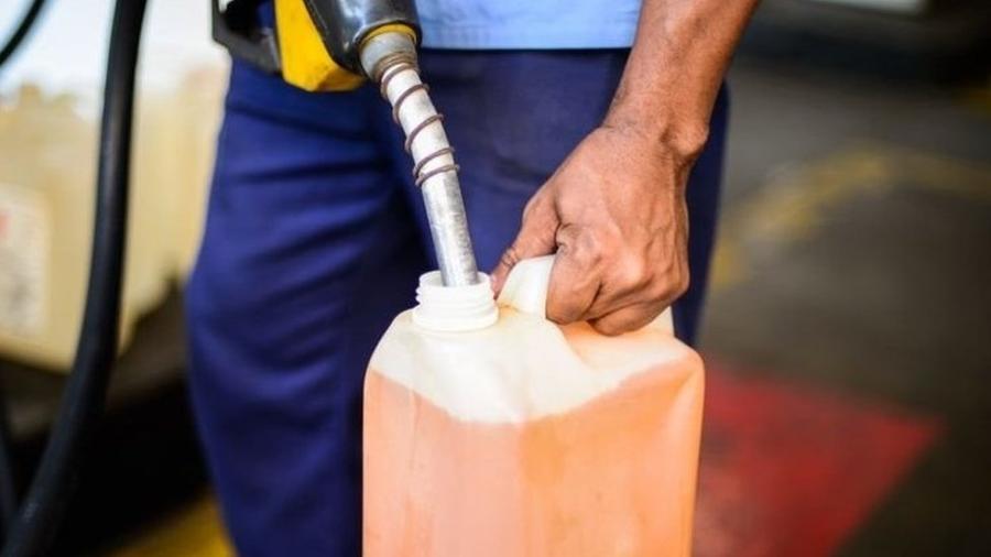 Mesmo com sucessivos aumentos, preço da gasolina ainda está mais baixo que paridade internacional - Marcello Casal Jr/Agência Brasil