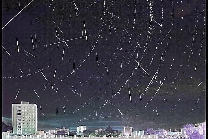 Eta Aquarids: records of meteor showers from Halley's comet in Taquara, Rio Grande do Sul - Heller-Jung Space Observatory
