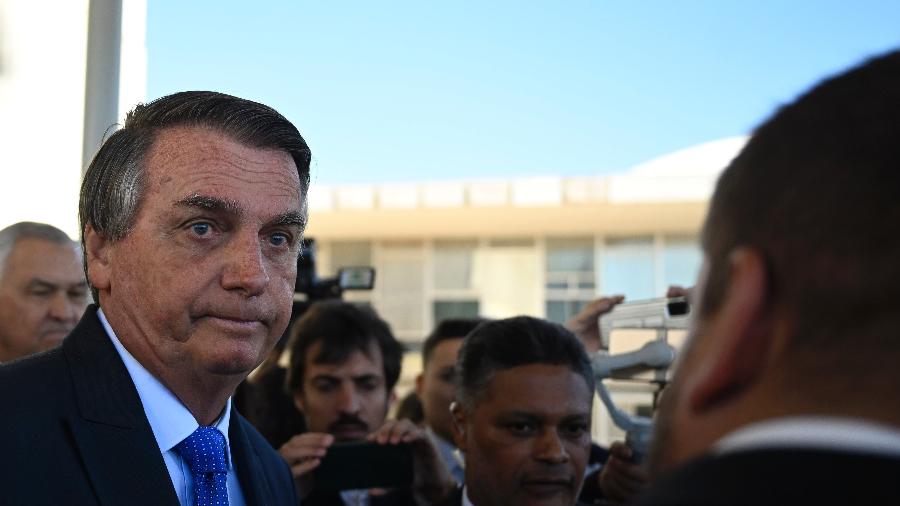 21.jun;23 - O ex-presidente brasileiro Jair Bolsonaro ao deixar o Senado 