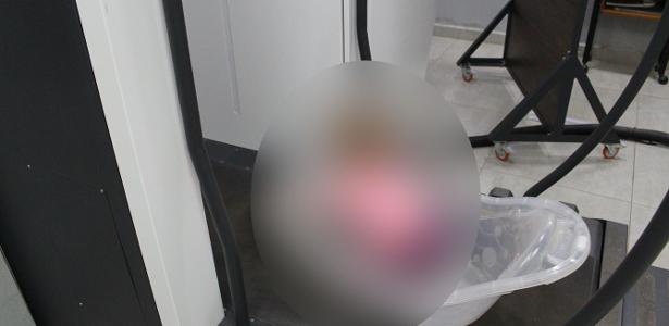 Bebê passa por scanner corporal em revista na penitenciária de Getulina, em São Paulo