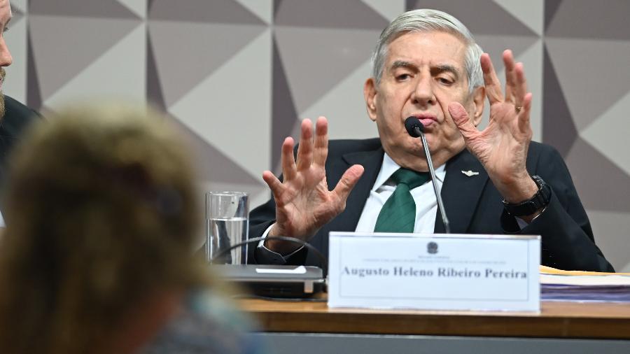 General Augusto Heleno durante CPI do 8 de Janeiro no ano passado