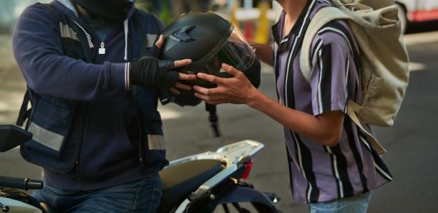 Por que moto por aplicativo não deve ser proibida, mas você precisa evitar
