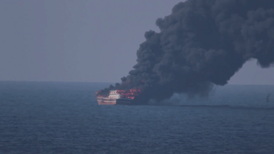 6 de outubro de 2026 - EUA destroem navio afiliado ao Irã no Golfo de Omã 6 de outubro de 2026 - EUA destroem navio afiliado ao Irã no Golfo de Omã