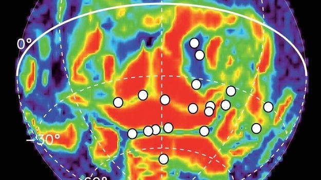 05.nov.2015 - A Agência Espacial Europeia (ESA) divulgou esta imagem em que é possível ver a aurora ultravioleta de Marte. A foto foi produzida combinando observações remotas com análises no local, feitas pela sonda Mars Express. As auroras ultravioletas podem aparecer até em planetas sem campo magnético, como é o caso de Marte. A dificuldade maior é registrá-la: elas duram apenas alguns segundos. Em dez anos de observação, as auroras ultravioletas foram registradas apenas nove vezes em Marte