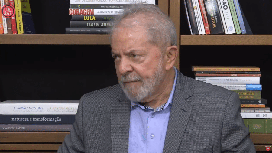 27.nov.2019- Lula em entrevista para um canal no YouTube - Reprodução