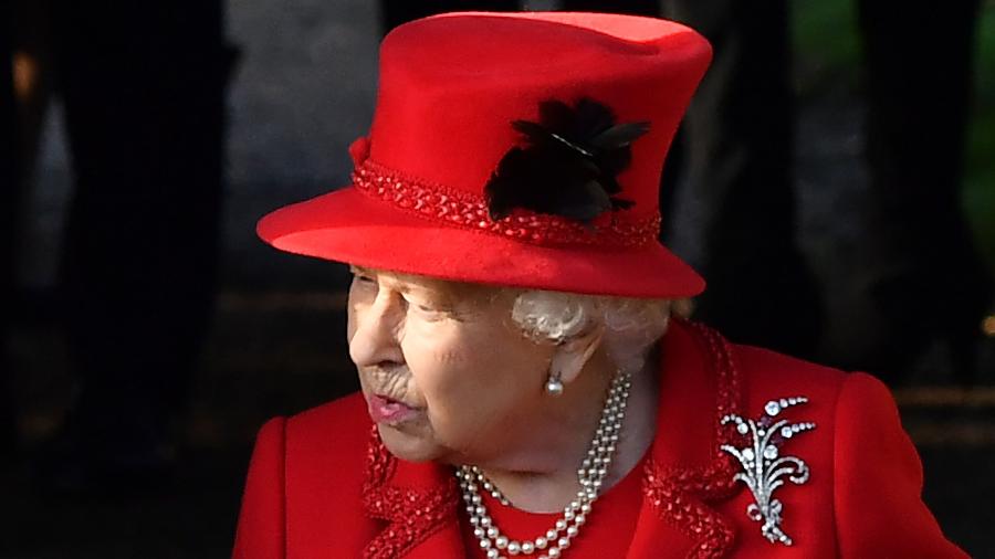 25.dez.2019 - A rainha Elizabeth II comparece a missa de celebração do Natal na Inglaterra - Ben Stansall/AFP