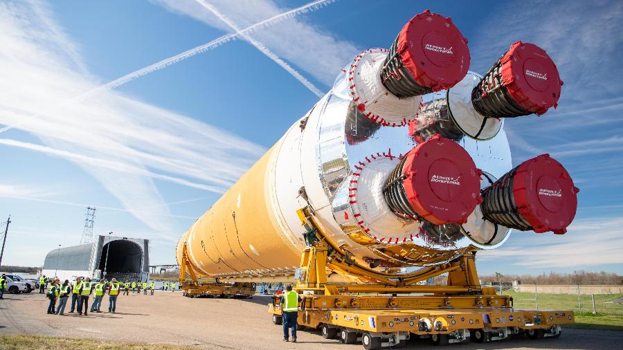 Primeiro parte do Space Launch System (Sistema de Lançamento Espacial) da missão Artemis - Nasa