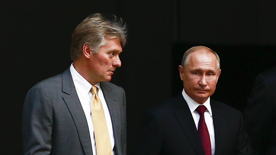 20.jun.2019 - Dmitry Peskov e Vladimir Putin - Anadolu Agency / Getty Images