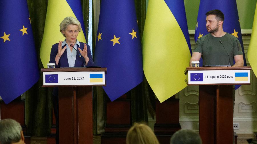 Presidente da comissão europeia Ursula von der Leyen em coletiva conjunta com Volodymyr Zelensky - REUTERS/Valentyn Ogirenko