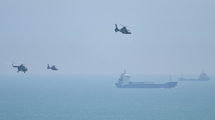 Chinese helicopters and ships at military exercise near Taiwan - Hector Retamal/AFP - Hector Retamal/AFP