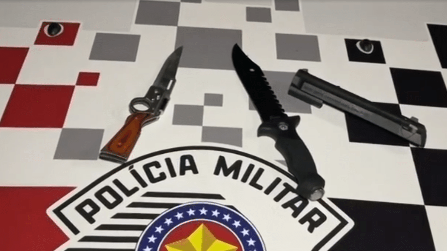 Jovem de 22 anos entrou com duas facas e um simulacro de arma na escola Ipaussu (SP) - Reprodução/TV Globo