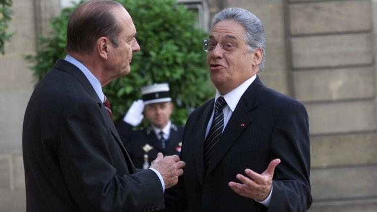31.out.2001 - Os então presidentes Jacques Chirac (França) e Fernando Henrique Cardoso (Brasil), em Paris