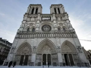 Imagens mostram interior da Catedral de Notre-Dame dias antes da reabertura; veja