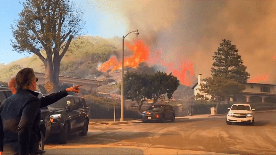 Incêndio florestal e Los Angeles - Reprodução/X/CAgovernor