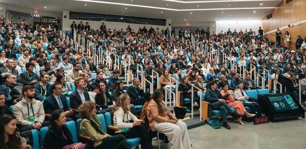 Vencedoras de prêmio social em evento com Armínio criticam congelar mínimo