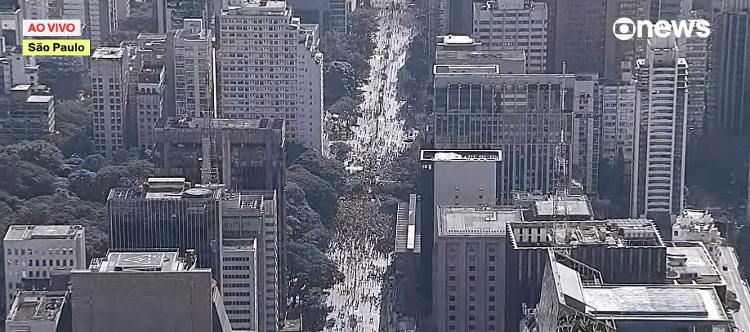 29.jun.2025 - Apoiadores de Bolsonaro ocupam um quarteirão da av. Paulista durante ato por justiça por volta de 14h20 29.jun.2025 - Apoiadores de Bolsonaro ocupam um quarteirão da av. Paulista durante ato por justiça por volta de 14h20