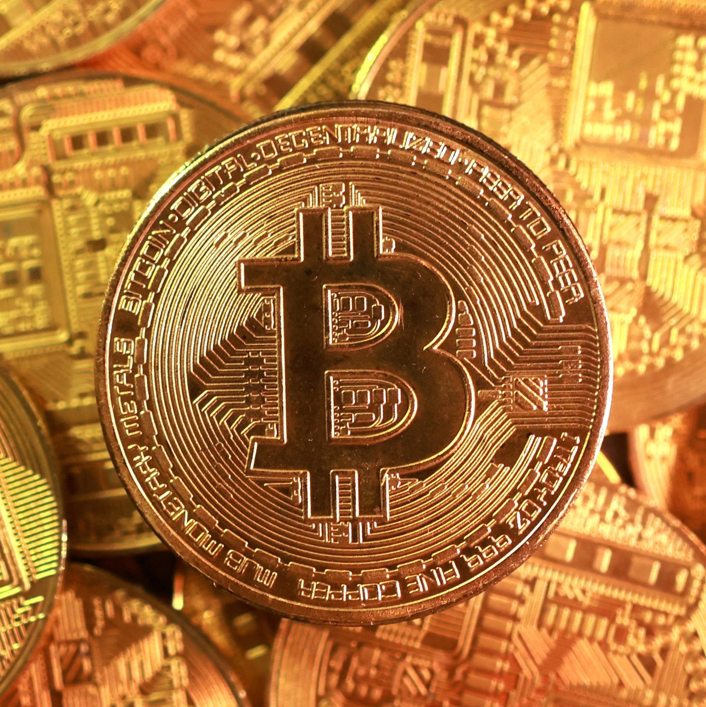 17 anos de bitcoin: da rebeldia cripto à adoção institucional