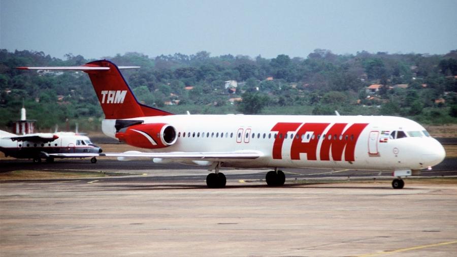  Fokker 100 da TAM caiu sobre residências no bairro do Jabaquara em 1996 - Aero Icarus
