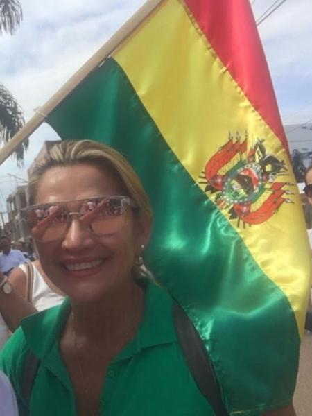 A senadora boliviana Jeanine Añez (dir) - Reprodução/Facebook