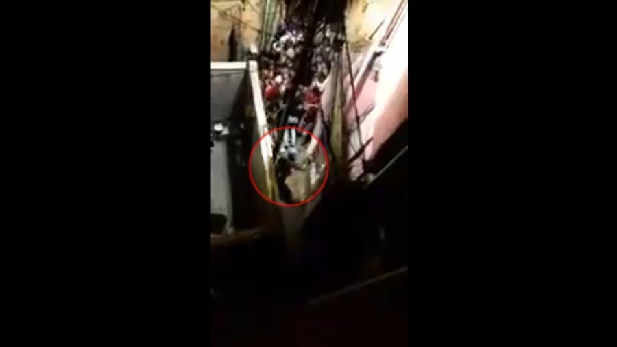 Vídeo que teria sido gravado após baile em Paraisópolis mostra polícia acuando grupo em beco - Reprodução/Twitter