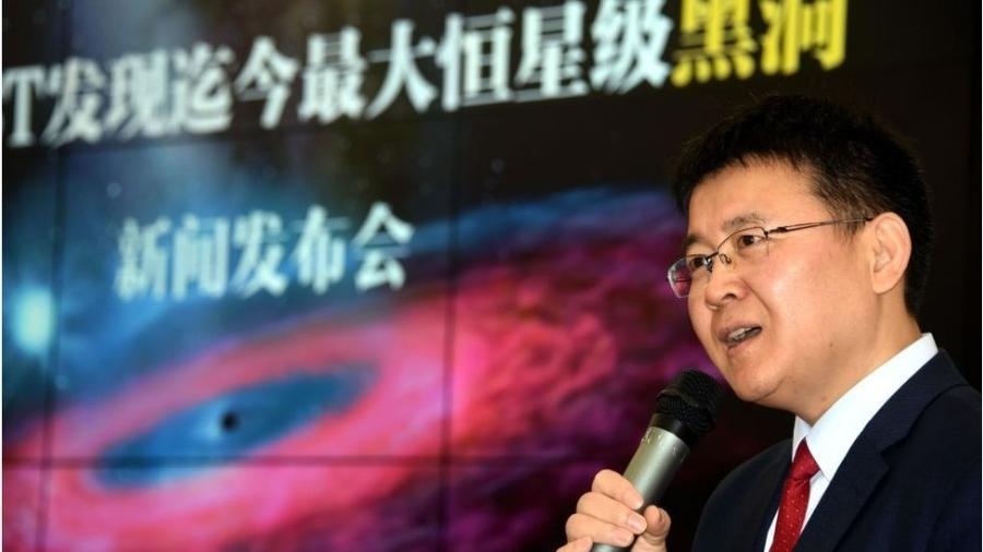 Liu Jifeng, do Observatório Astronômico Nacional da China, é o coordenador de um grupo de cientistas que publicou um estudo sobre as descobertas do maior buraco negro já visto. - Getty Images