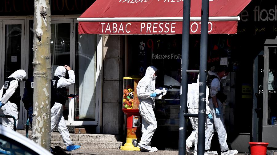 4.abr.2020 - Um homem matou duas pessoas e feriu outras sete a faca, neste sábado (4), em Romans-sur-Isère - Jeff Pachoud