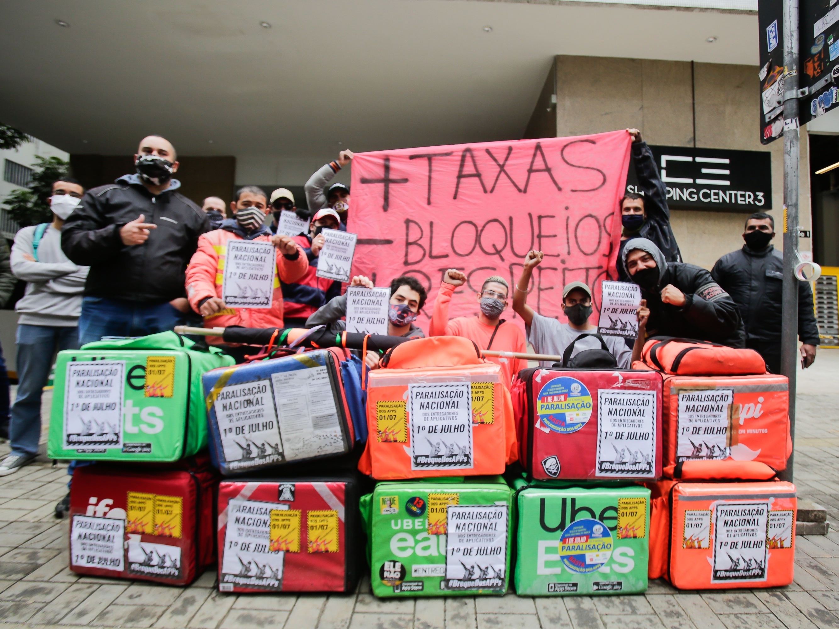 Por melhores condições, entregadores protestam em SP, RJ e outros estados